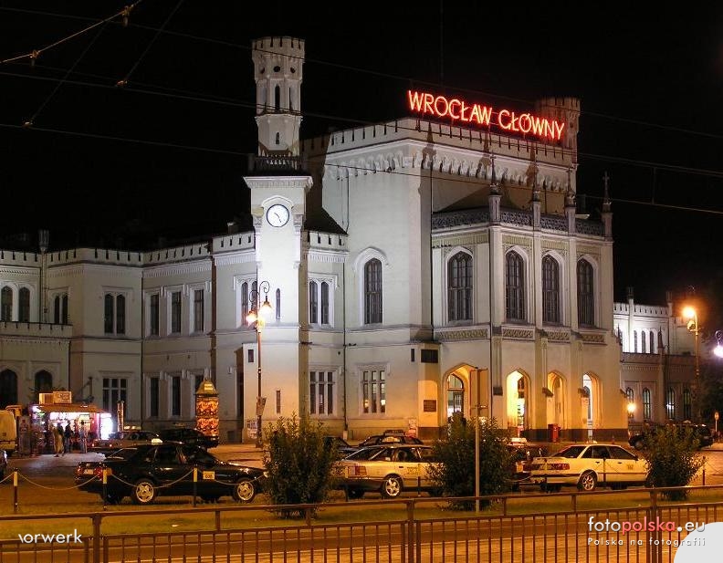 dworzec nocą